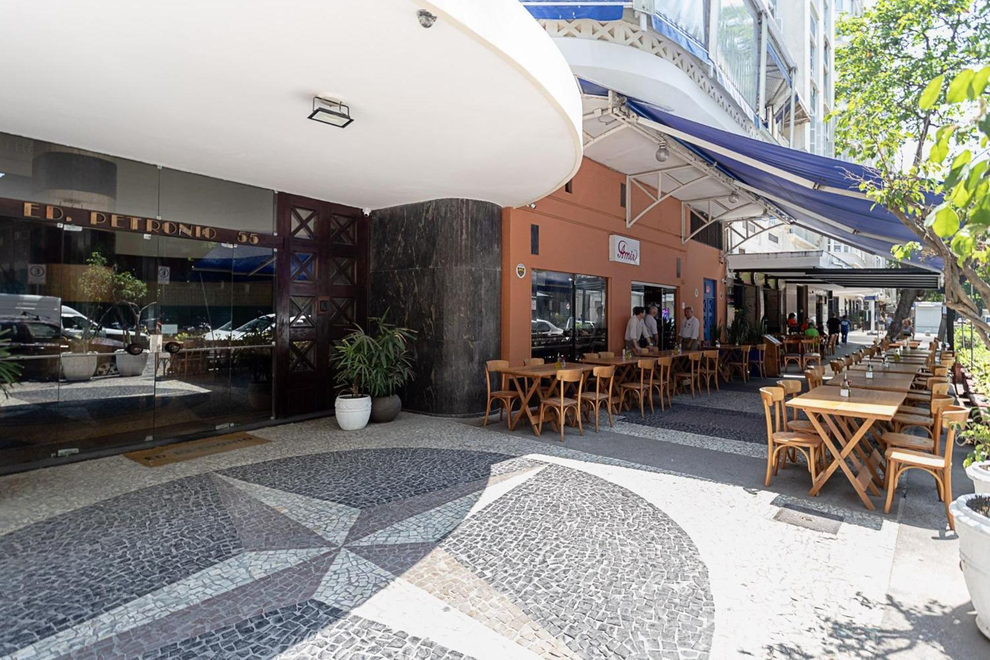 Em Copacabana Com Varanda 2 Quartos Pertinho Da Appartement *